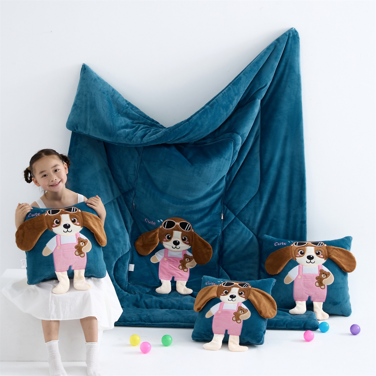 91家纺网 家纺一手货源 找家纺 吉利家居2025新款牛奶绒贴布绣多功能抱枕被-天使狗（控价小号68   大号98） 牛仔蓝