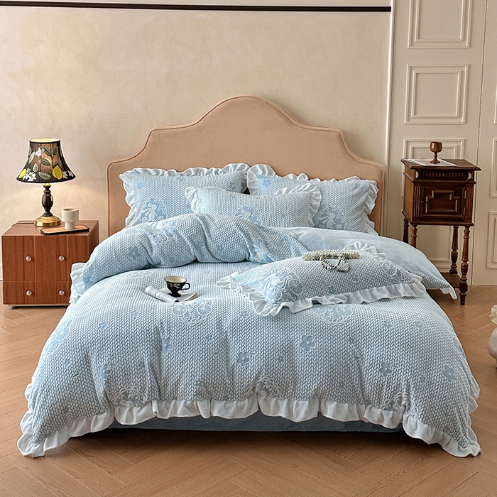 91家纺网 家纺一手货源 找家纺 澳梵家居 2025新款雕花牛奶绒韩版四件套-玫瑰蝶语 月影兔踪-蓝