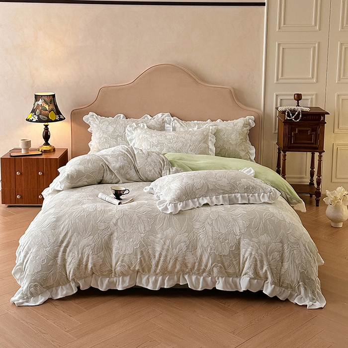 澳梵家居 2025新款雕花牛奶绒韩版四件套-玫瑰蝶语 繁花浅梦