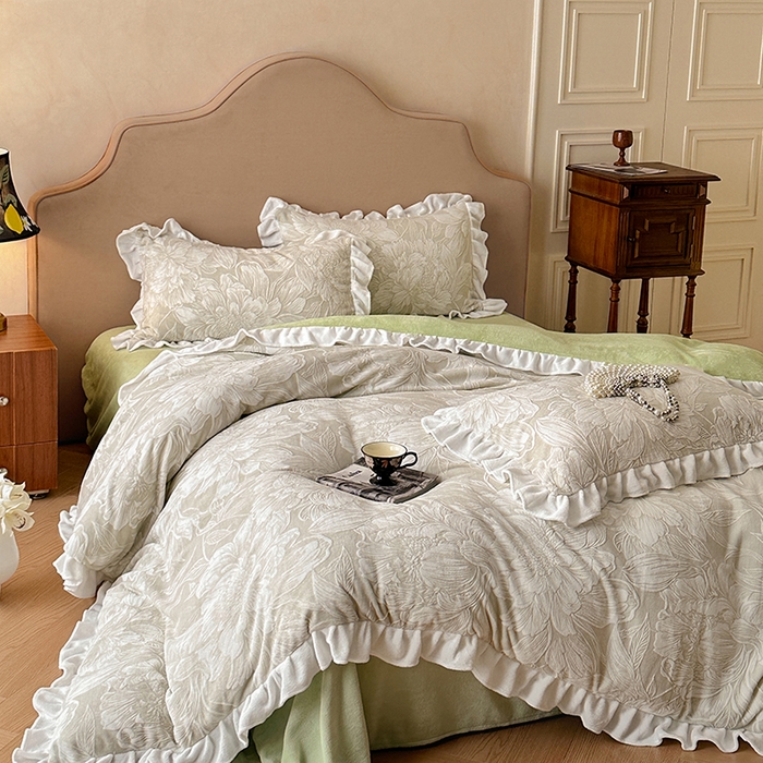 91家纺网 家纺一手货源 找家纺 澳梵家居 2025新款雕花牛奶绒韩版四件套-玫瑰蝶语 繁花浅梦