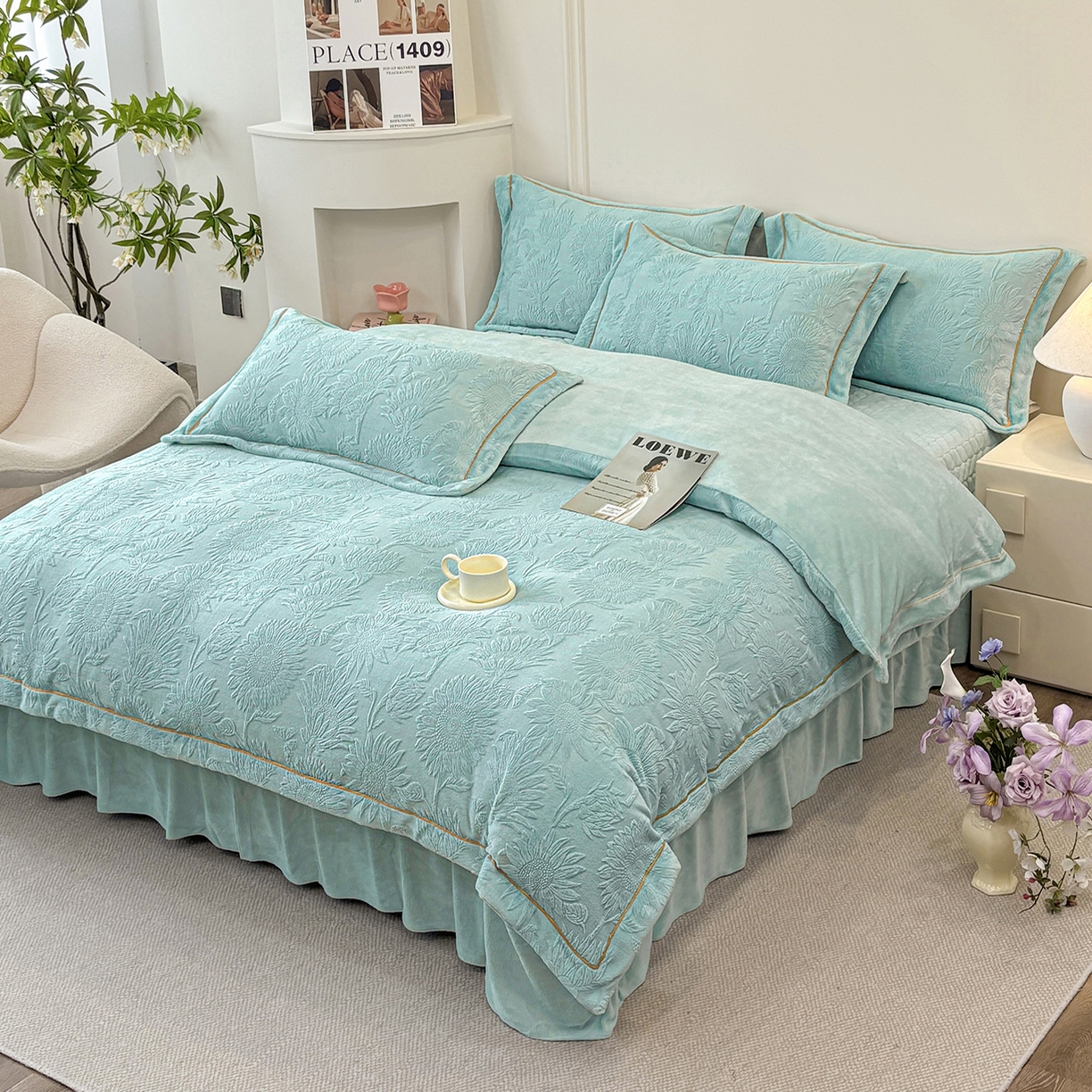 91家纺网 家纺一手货源 找家纺 金艾草 2025新款牛奶绒立体雕花夹棉床盖四件套向日葵-湖蓝