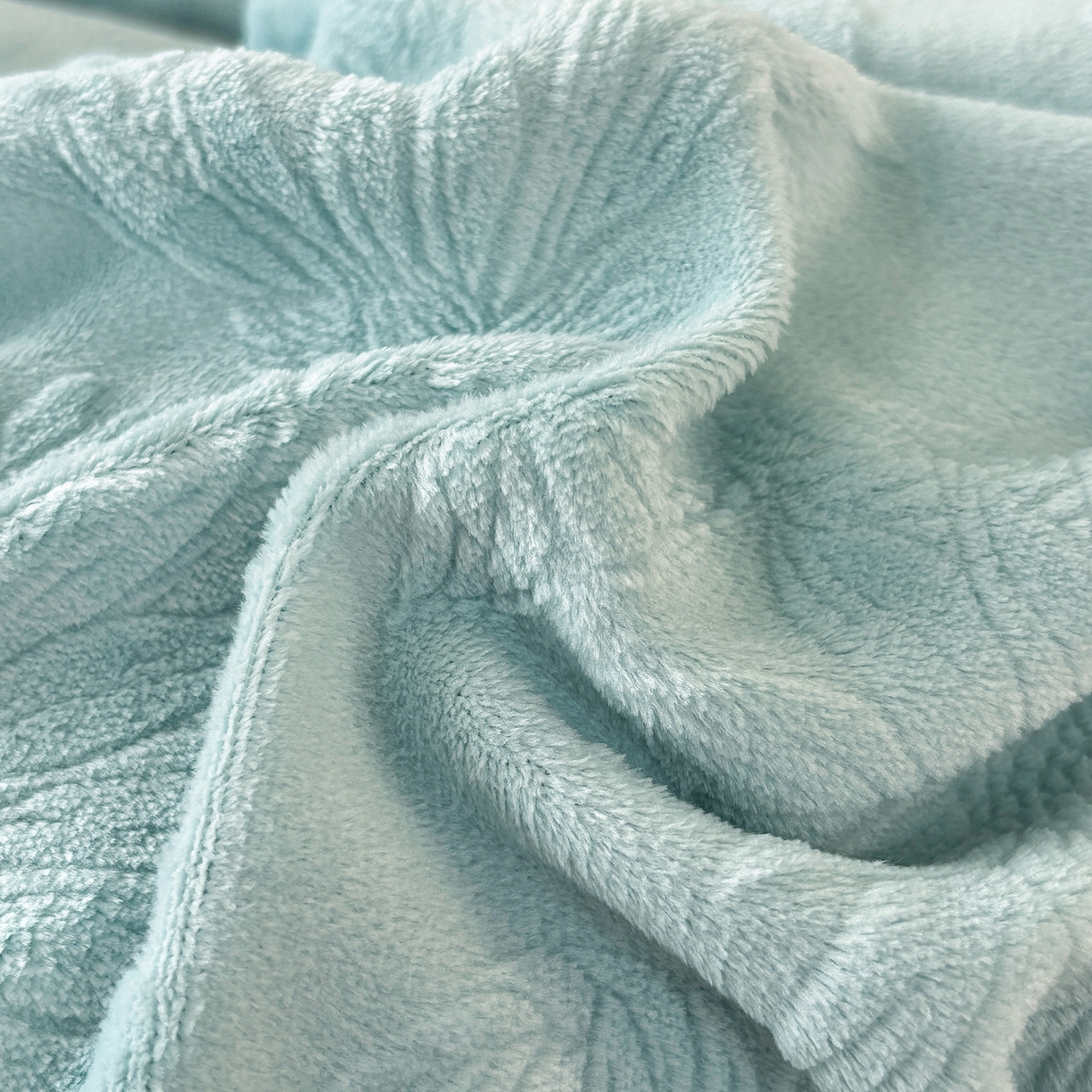 91家纺网 家纺一手货源 找家纺 金艾草 2025新款牛奶绒立体雕花夹棉床盖四件套向日葵-湖蓝