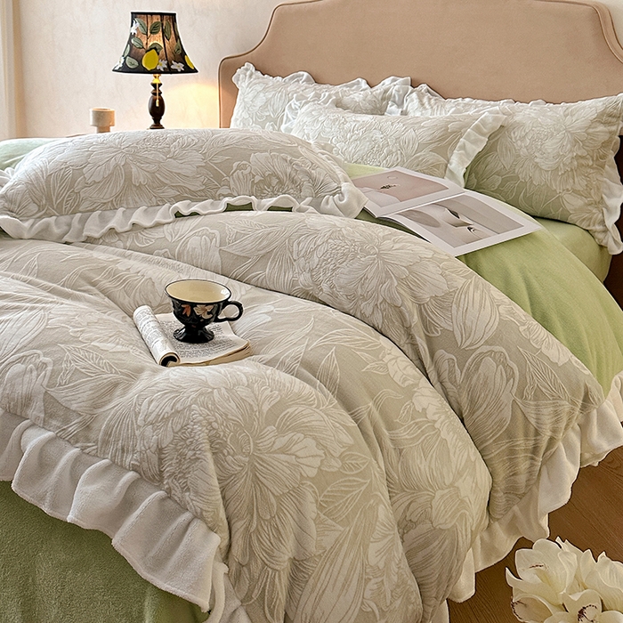 91家纺网 家纺一手货源 找家纺 澳梵家居 2025新款雕花牛奶绒韩版四件套-玫瑰蝶语 繁花浅梦