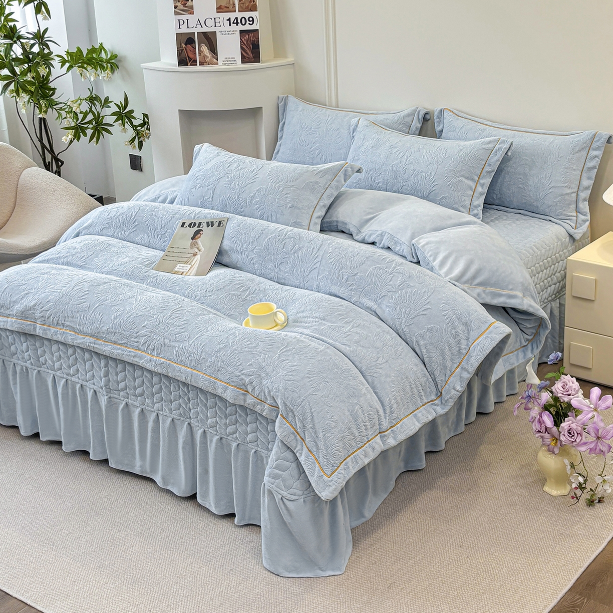 91家纺网 家纺一手货源 找家纺 金艾草 2025新款牛奶绒立体雕花夹棉床盖四件套向日葵-浅蓝