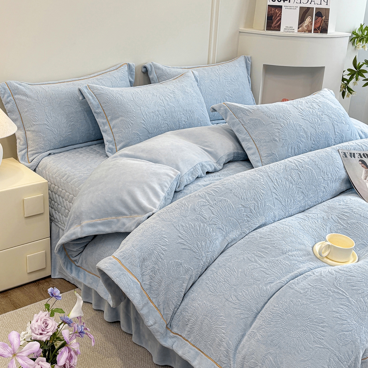 91家纺网 家纺一手货源 找家纺 金艾草 2025新款牛奶绒立体雕花夹棉床盖四件套向日葵-浅蓝