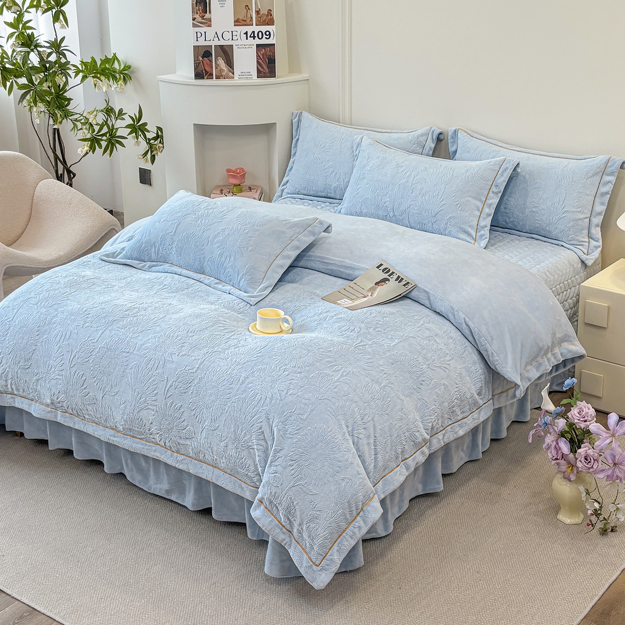 91家纺网 家纺一手货源 找家纺 金艾草 2025新款牛奶绒立体雕花夹棉床盖四件套向日葵-浅蓝