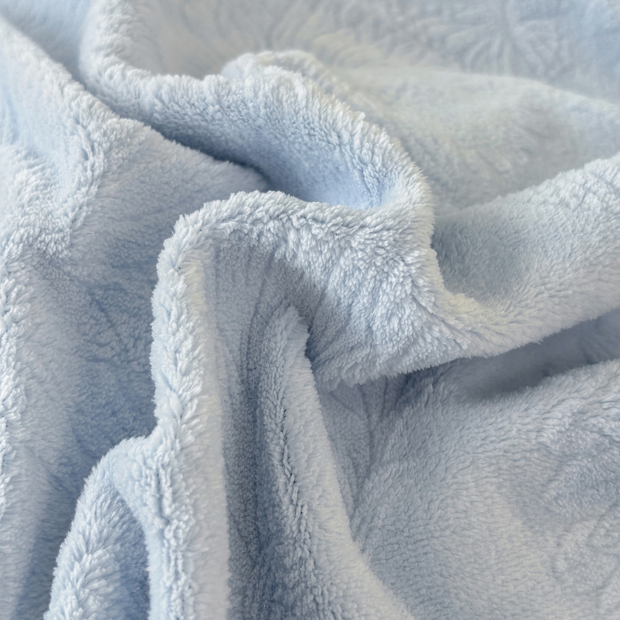 91家纺网 家纺一手货源 找家纺 金艾草 2025新款牛奶绒立体雕花夹棉床盖四件套向日葵-浅蓝