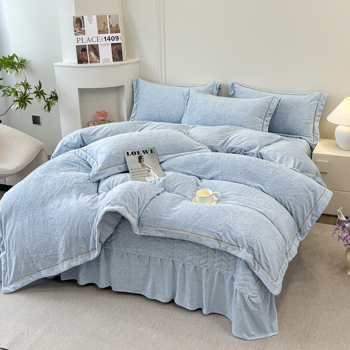 91家纺网 家纺一手货源 找家纺 金艾草 2025新款牛奶绒立体雕花夹棉床盖四件套向日葵-浅蓝