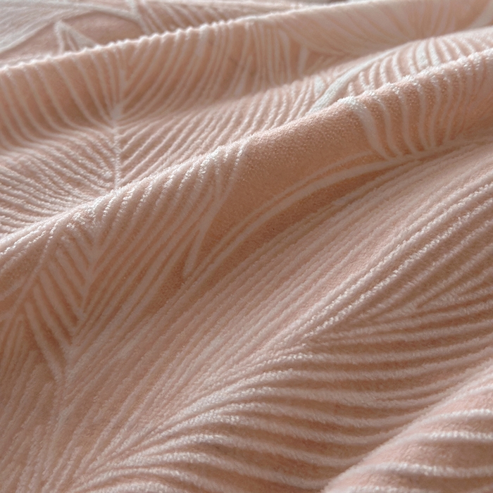 91家纺网 家纺一手货源 找家纺 澳梵家居 2025新款雕花牛奶绒韩版四件套-玫瑰蝶语 粉黛叶影