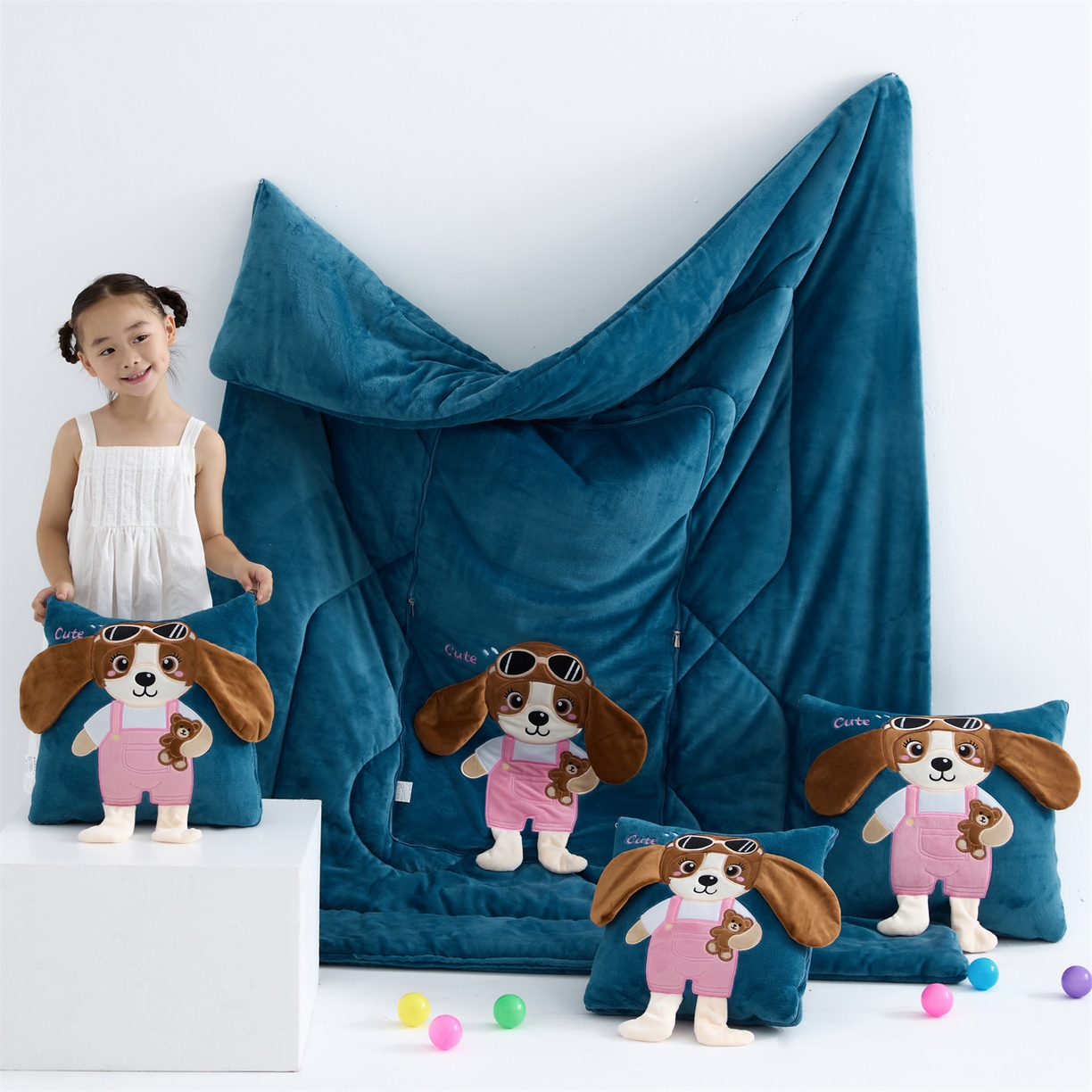 91家纺网 家纺一手货源 找家纺 吉利家居2025新款牛奶绒贴布绣多功能抱枕被-天使狗（控价小号68   大号98） 牛仔蓝