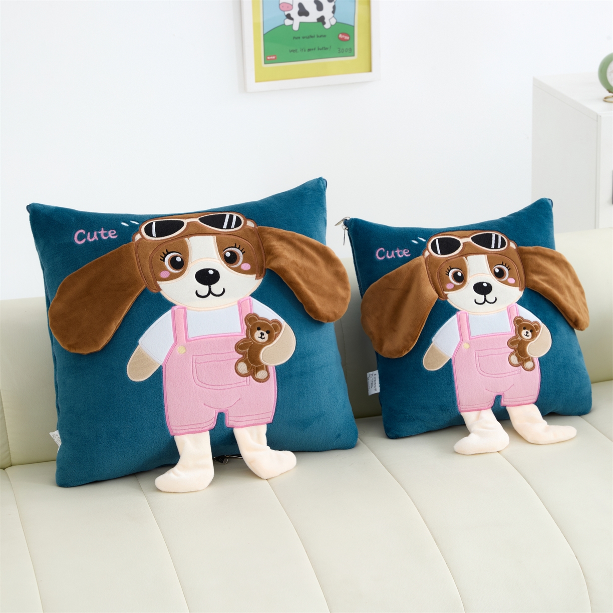 91家纺网 家纺一手货源 找家纺 吉利家居2025新款牛奶绒贴布绣多功能抱枕被-天使狗（控价小号68   大号98） 牛仔蓝