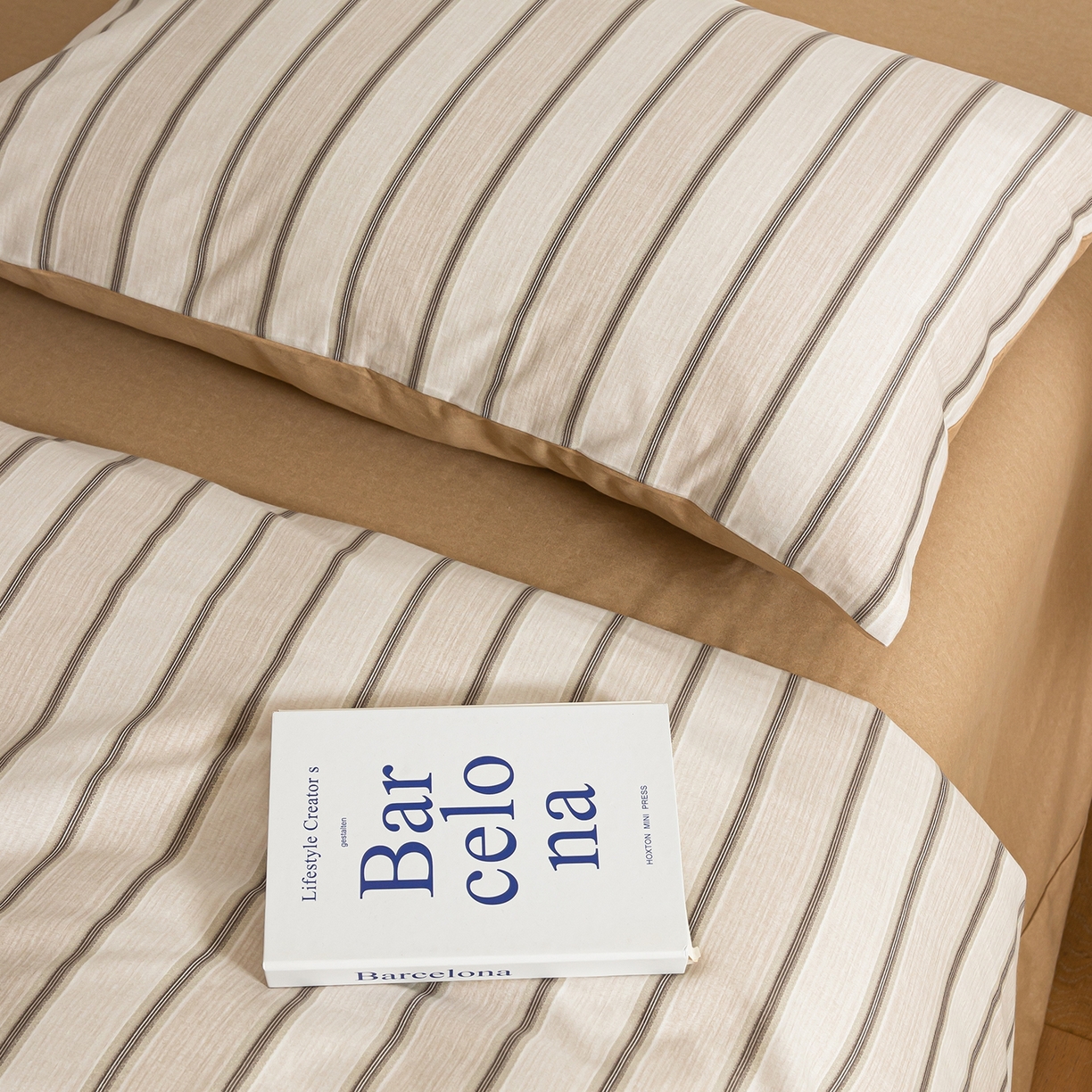 91家纺网 家纺一手货源 找家纺 绫韵家纺 2025秋冬新款印花全棉磨毛冬季加厚纯棉磨毛三件套四件套系列 容枫