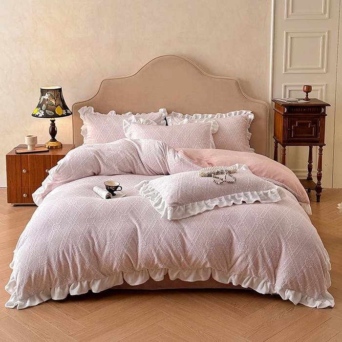 澳梵家居 2025新款雕花牛奶绒韩版四件套-玫瑰蝶语 粉菱山茶