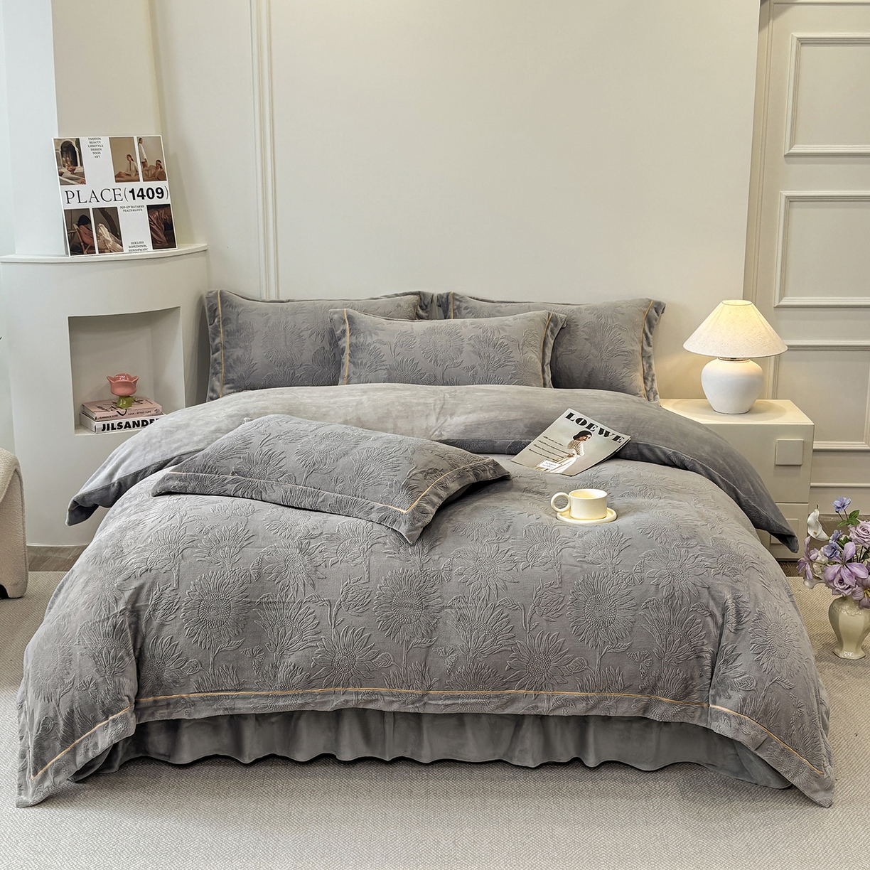 91家纺网 家纺一手货源 找家纺 金艾草 2025新款牛奶绒立体雕花夹棉床盖四件套向日葵-深灰,向日葵-深灰