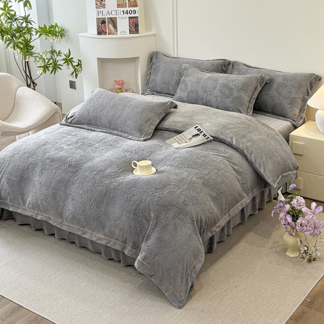 91家纺网 家纺一手货源 找家纺 金艾草 2025新款牛奶绒立体雕花夹棉床盖四件套向日葵-深灰