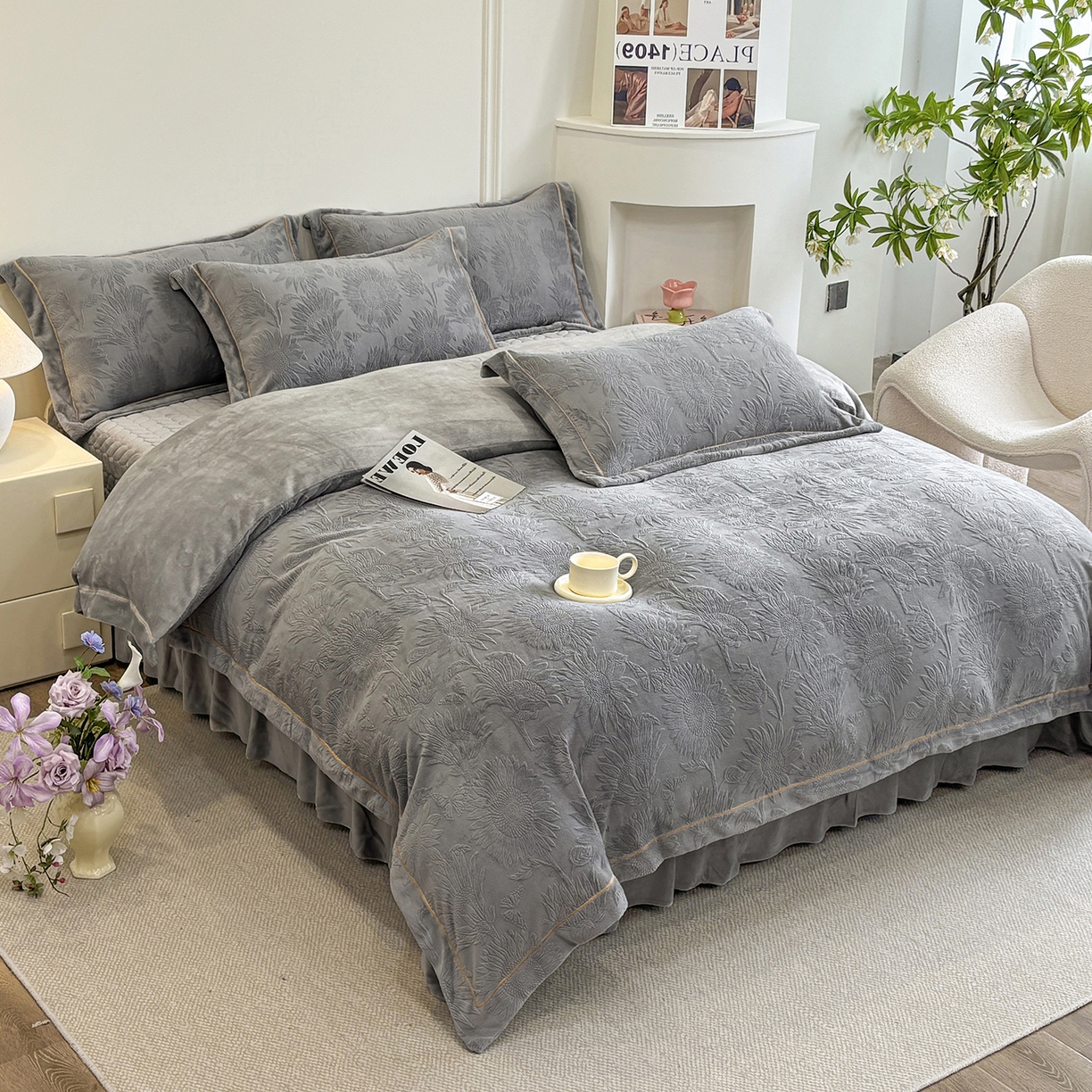 91家纺网 家纺一手货源 找家纺 金艾草 2025新款牛奶绒立体雕花夹棉床盖四件套向日葵-深灰