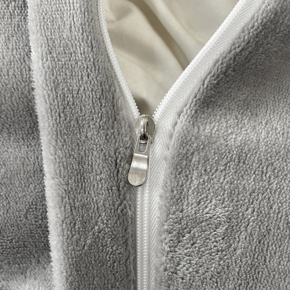 91家纺网 家纺一手货源 找家纺 金艾草 2025新款牛奶绒立体雕花夹棉床盖四件套向日葵-深灰