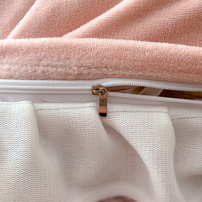 91家纺网 家纺一手货源 找家纺 澳梵家居 2025新款雕花牛奶绒韩版四件套-玫瑰蝶语 粉菱山茶