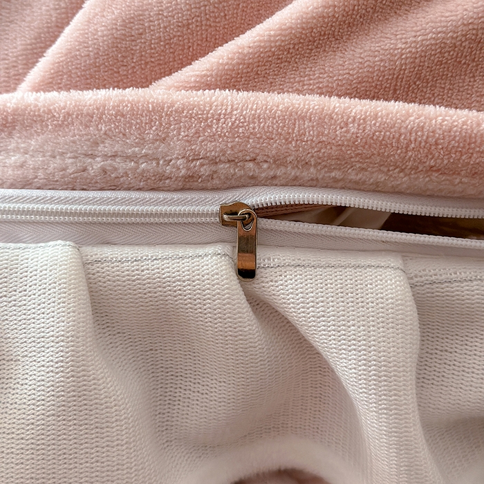 91家纺网 家纺一手货源 找家纺 澳梵家居 2025新款雕花牛奶绒韩版四件套-玫瑰蝶语 粉钻花漾