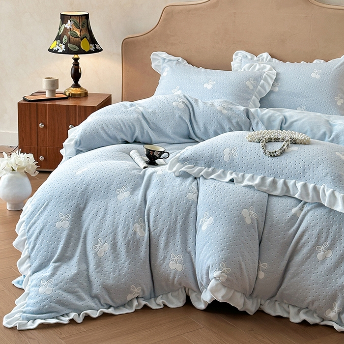 91家纺网 家纺一手货源 找家纺 澳梵家居 2025新款雕花牛奶绒韩版四件套-玫瑰蝶语 海盐樱桃