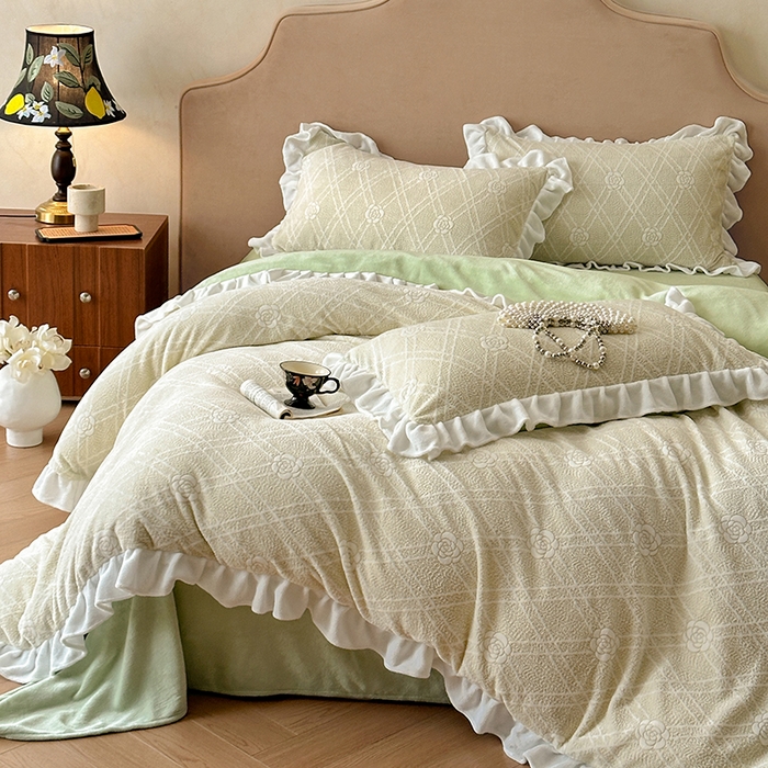 91家纺网 家纺一手货源 找家纺 澳梵家居 2025新款雕花牛奶绒韩版四件套-玫瑰蝶语 菱香山茶