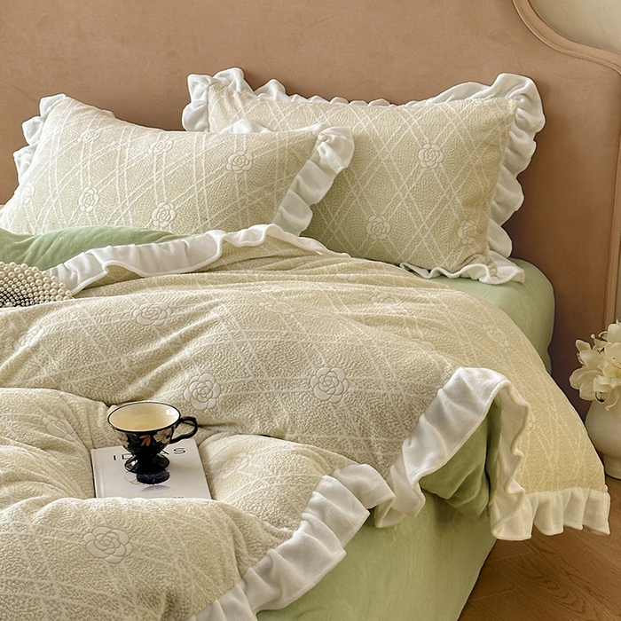 91家纺网 家纺一手货源 找家纺 澳梵家居 2025新款雕花牛奶绒韩版四件套-玫瑰蝶语 菱香山茶