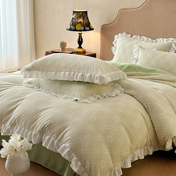 91家纺网 家纺一手货源 找家纺 澳梵家居 2025新款雕花牛奶绒韩版四件套-玫瑰蝶语 菱香山茶