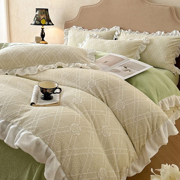 91家纺网 家纺一手货源 找家纺 澳梵家居 2025新款雕花牛奶绒韩版四件套-玫瑰蝶语 菱香山茶