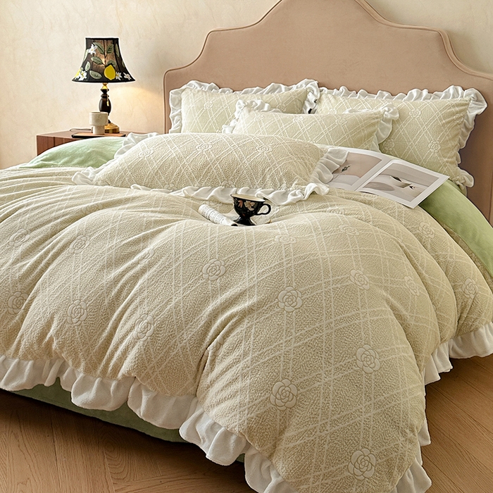 91家纺网 家纺一手货源 找家纺 澳梵家居 2025新款雕花牛奶绒韩版四件套-玫瑰蝶语 菱香山茶