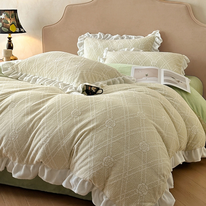 91家纺网 家纺一手货源 找家纺 澳梵家居 2025新款雕花牛奶绒韩版四件套-玫瑰蝶语 菱香山茶