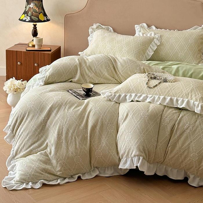 91家纺网 家纺一手货源 找家纺 澳梵家居 2025新款雕花牛奶绒韩版四件套-玫瑰蝶语 菱香山茶