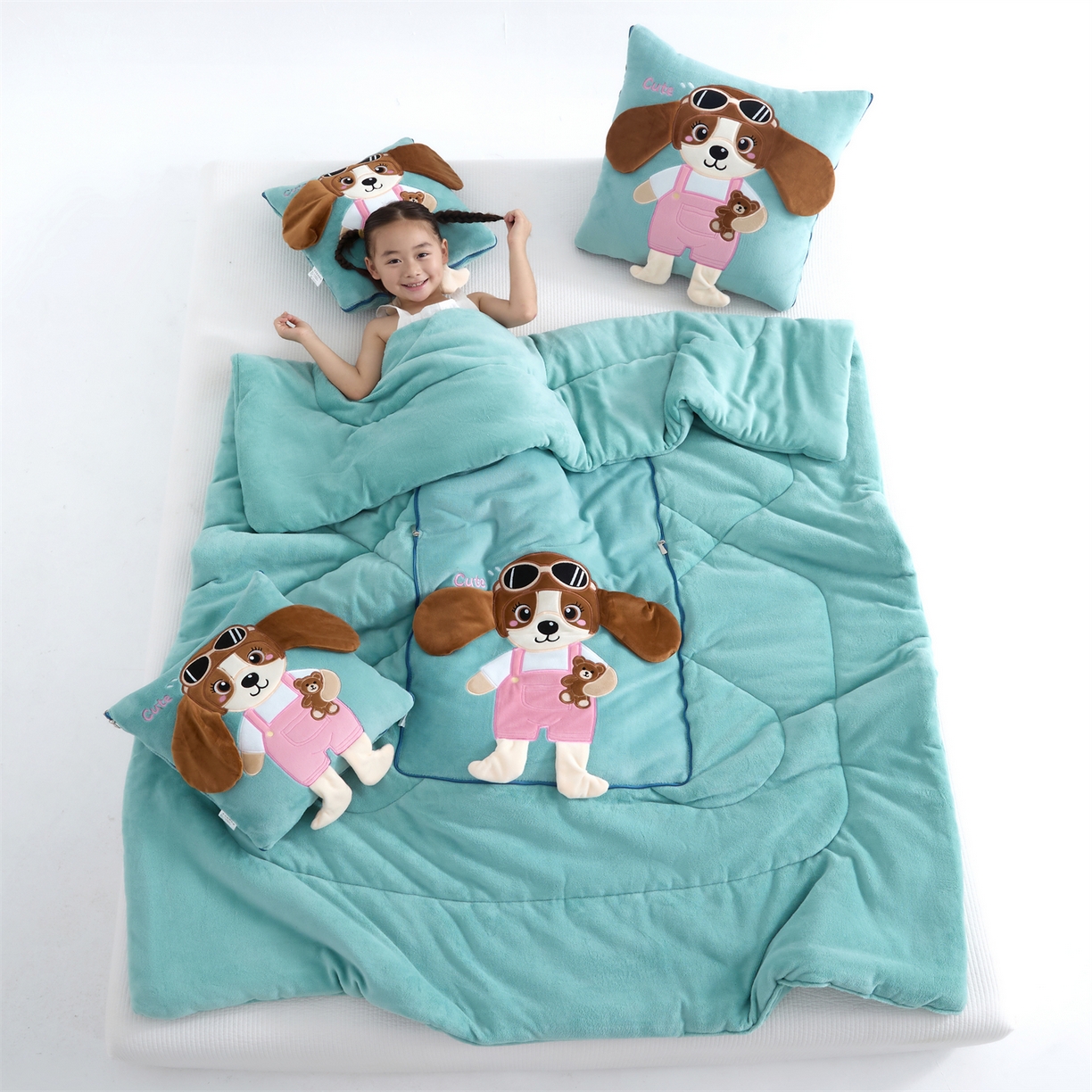 91家纺网 家纺一手货源 找家纺 吉利家居2025新款牛奶绒贴布绣多功能抱枕被-天使狗（控价小号68   大号98） 兰亭绿