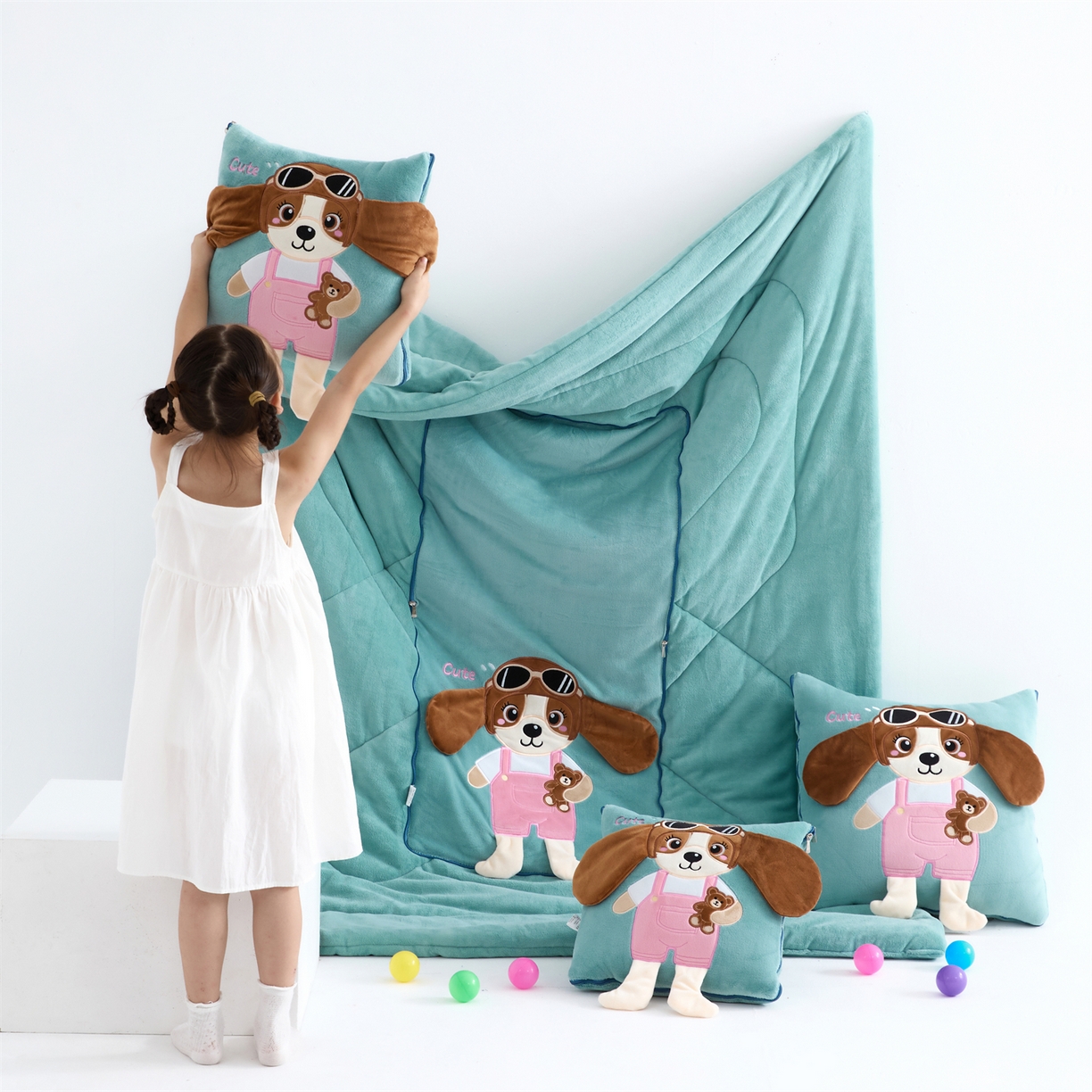 91家纺网 家纺一手货源 找家纺 吉利家居2025新款牛奶绒贴布绣多功能抱枕被-天使狗（控价小号68   大号98） 兰亭绿