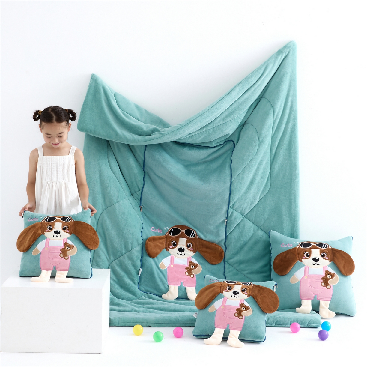 91家纺网 家纺一手货源 找家纺 吉利家居2025新款牛奶绒贴布绣多功能抱枕被-天使狗（控价小号68   大号98） 兰亭绿