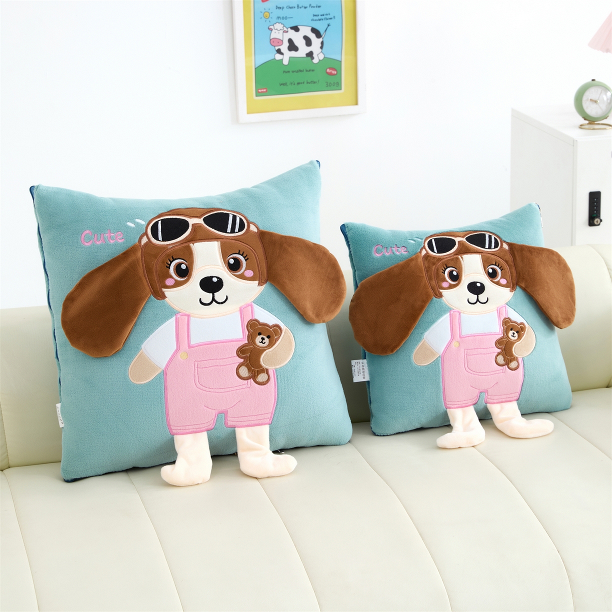 91家纺网 家纺一手货源 找家纺 吉利家居2025新款牛奶绒贴布绣多功能抱枕被-天使狗（控价小号68   大号98） 兰亭绿