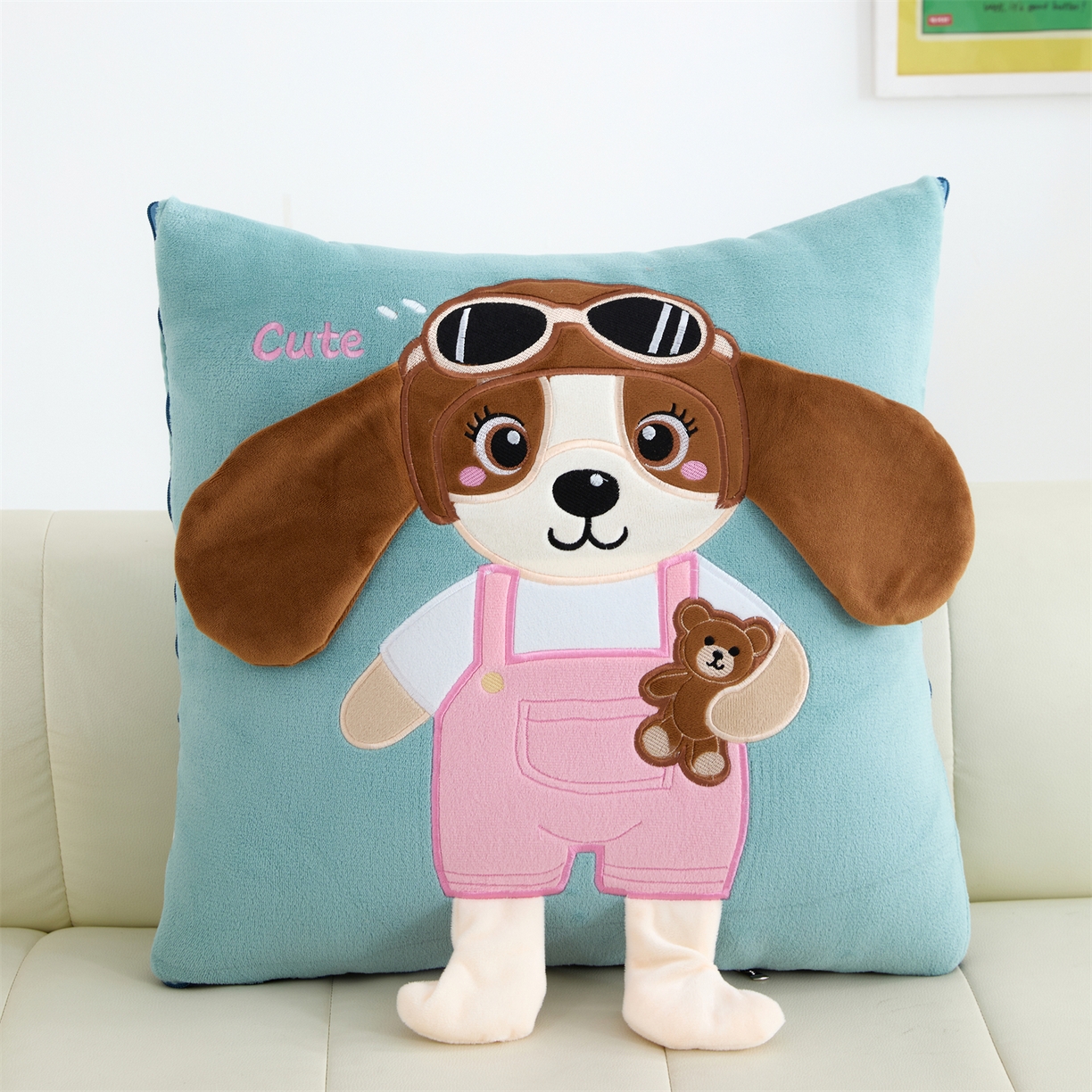 91家纺网 家纺一手货源 找家纺 吉利家居2025新款牛奶绒贴布绣多功能抱枕被-天使狗（控价小号68   大号98） 兰亭绿