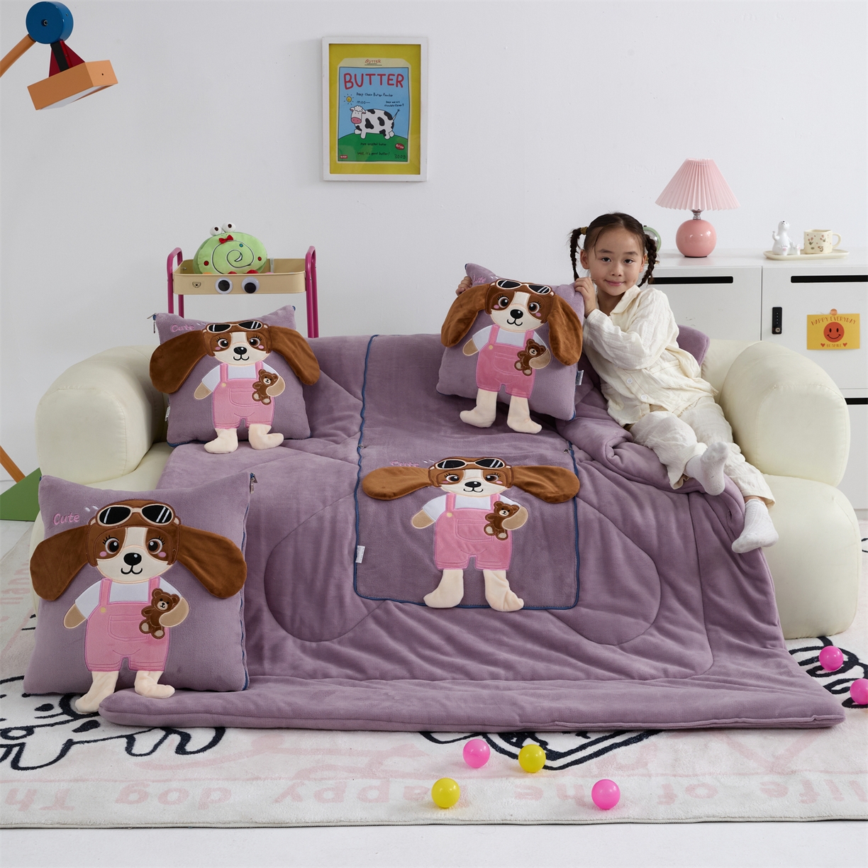 91家纺网 家纺一手货源 找家纺 吉利家居2025新款牛奶绒贴布绣多功能抱枕被-天使狗（控价小号68   大号98） 紫熏