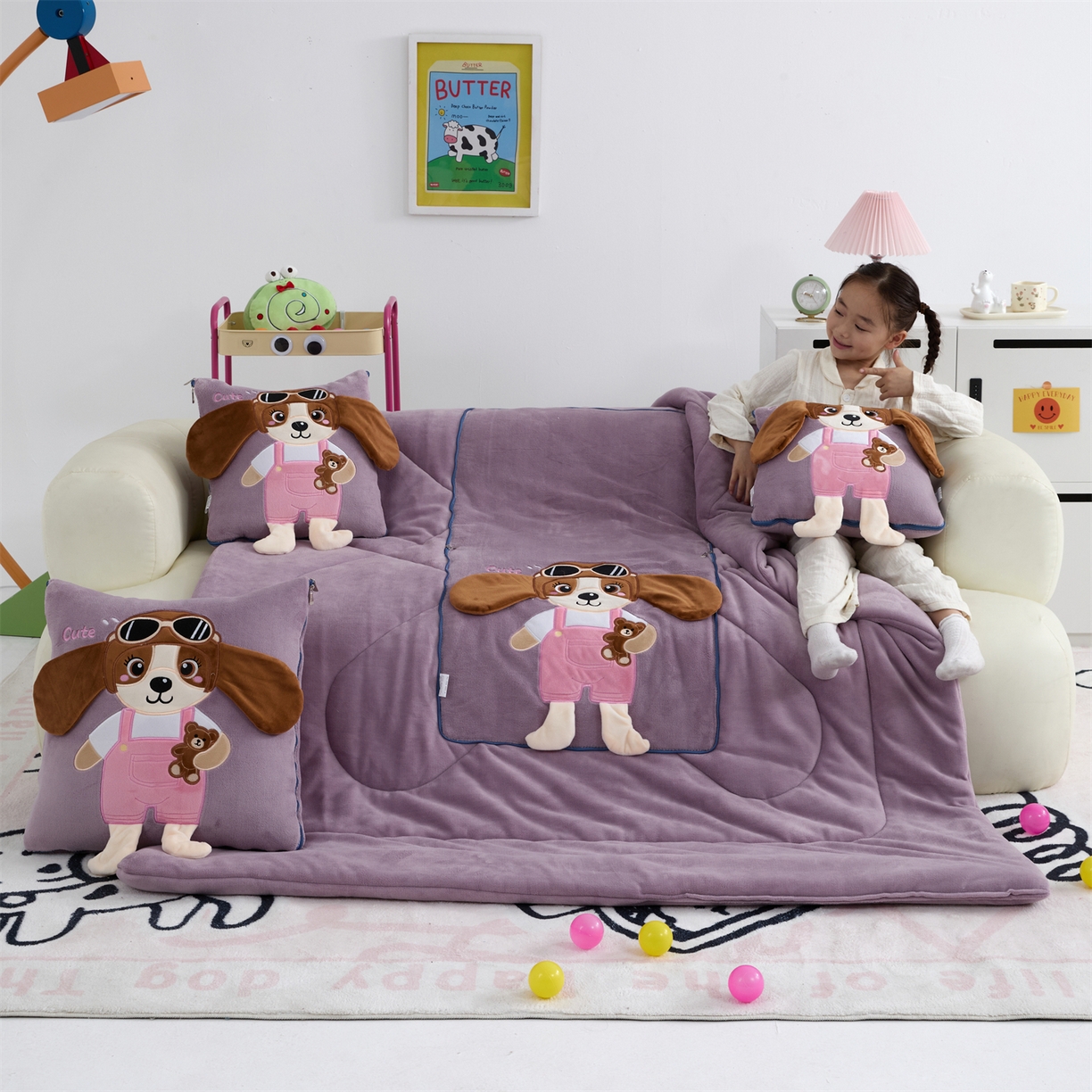 91家纺网 家纺一手货源 找家纺 吉利家居2025新款牛奶绒贴布绣多功能抱枕被-天使狗（控价小号68   大号98） 紫熏