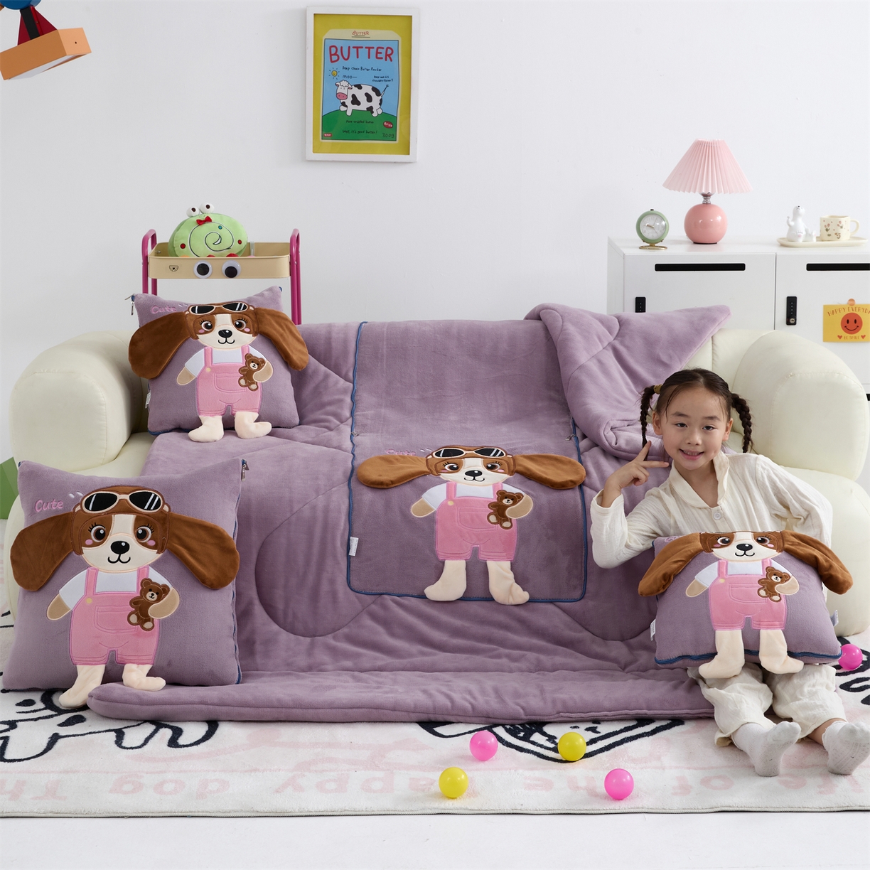 91家纺网 家纺一手货源 找家纺 吉利家居2025新款牛奶绒贴布绣多功能抱枕被-天使狗（控价小号68   大号98） 紫熏