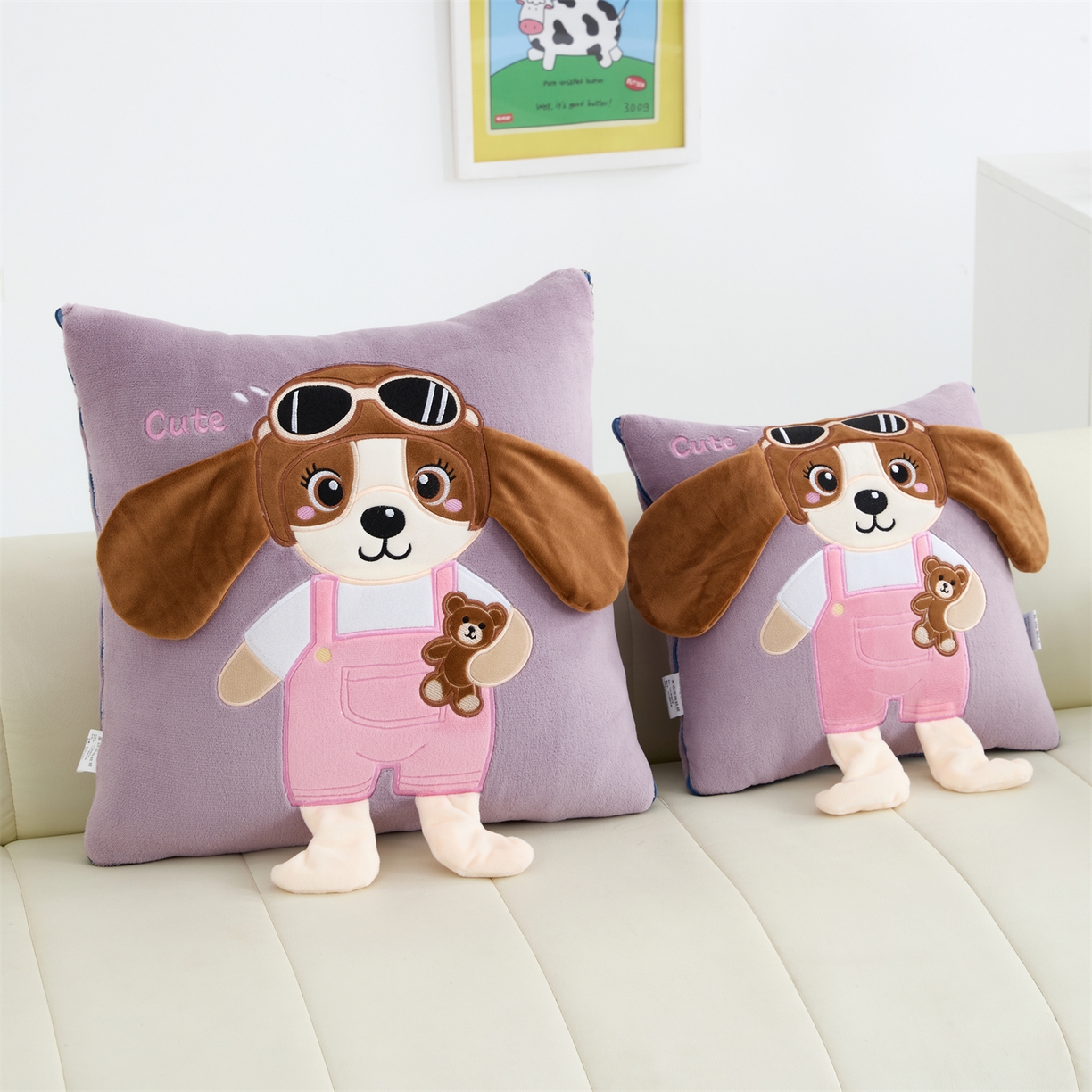 91家纺网 家纺一手货源 找家纺 吉利家居2025新款牛奶绒贴布绣多功能抱枕被-天使狗（控价小号68   大号98） 紫熏