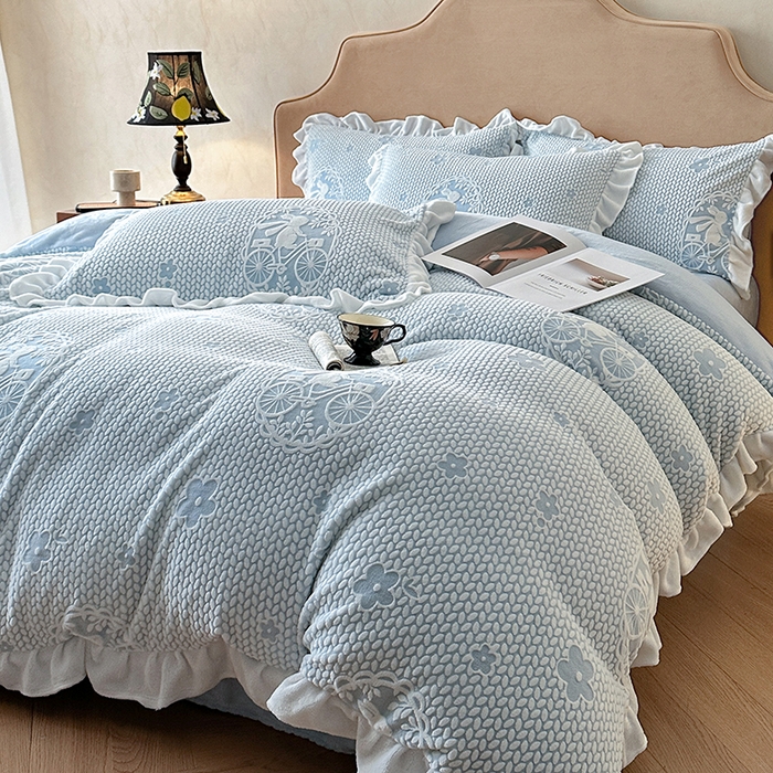 91家纺网 家纺一手货源 找家纺 澳梵家居 2025新款雕花牛奶绒韩版四件套-玫瑰蝶语 月影兔踪-蓝