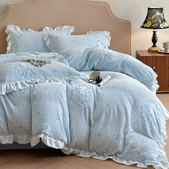 91家纺网 家纺一手货源 找家纺 澳梵家居 2025新款雕花牛奶绒韩版四件套-玫瑰蝶语 月影兔踪-蓝