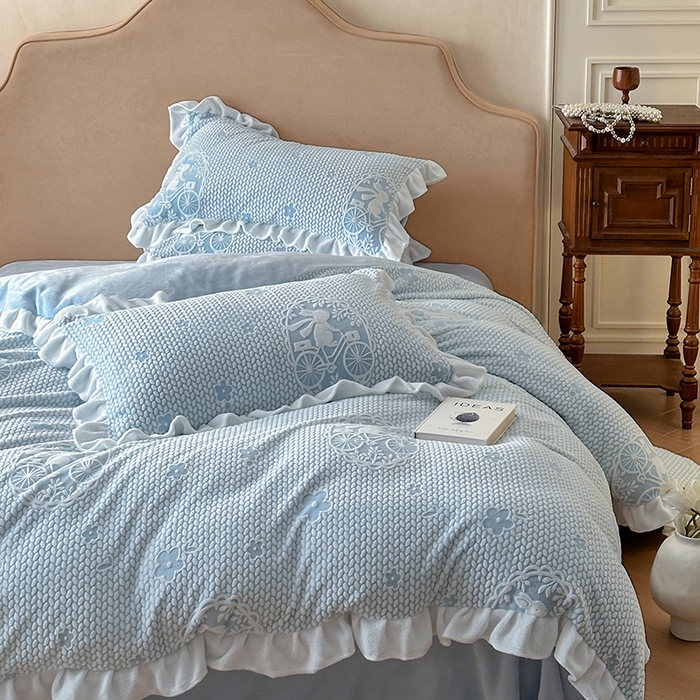 91家纺网 家纺一手货源 找家纺 澳梵家居 2025新款雕花牛奶绒韩版四件套-玫瑰蝶语 月影兔踪-蓝