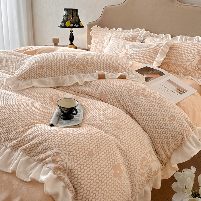91家纺网 家纺一手货源 找家纺 澳梵家居 2025新款雕花牛奶绒韩版四件套-玫瑰蝶语 月影兔踪-玉