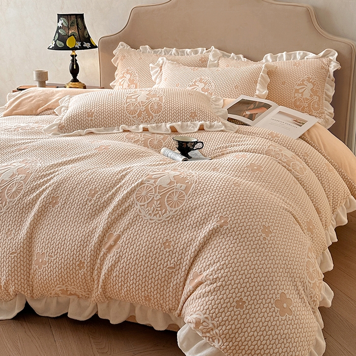 91家纺网 家纺一手货源 找家纺 澳梵家居 2025新款雕花牛奶绒韩版四件套-玫瑰蝶语 月影兔踪-玉