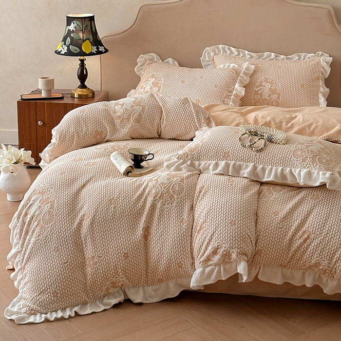 91家纺网 家纺一手货源 找家纺 澳梵家居 2025新款雕花牛奶绒韩版四件套-玫瑰蝶语 月影兔踪-玉