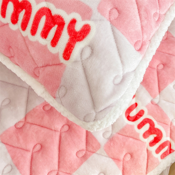 91家纺网 家纺一手货源 找家纺 小萌虎 2025新款A类防静电牛奶绒印花夹棉床笠 草莓派