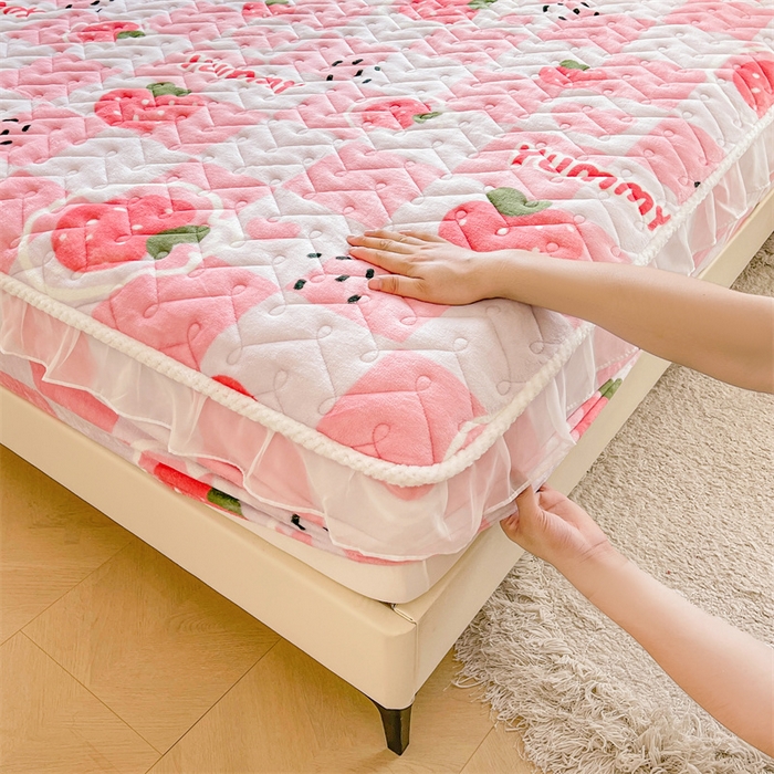 91家纺网 家纺一手货源 找家纺 小萌虎 2025新款A类防静电牛奶绒印花夹棉床笠 草莓派