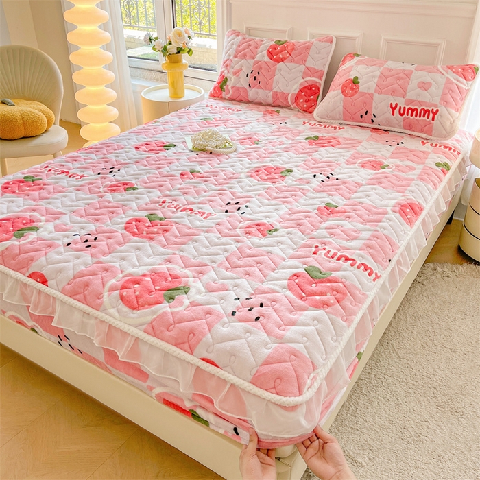 91家纺网 家纺一手货源 找家纺 小萌虎 2025新款A类防静电牛奶绒印花夹棉床笠 草莓派