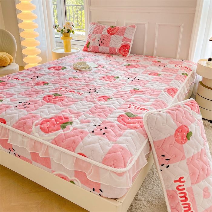 91家纺网 家纺一手货源 找家纺 小萌虎 2025新款A类防静电牛奶绒印花夹棉床笠 草莓派